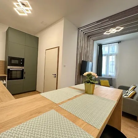 Gozsdu Loft I Free Parking I Self Check-In Lejlighed