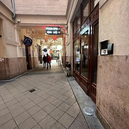 Gozsdu Loft I Free Parking I Self Check-in Apartament